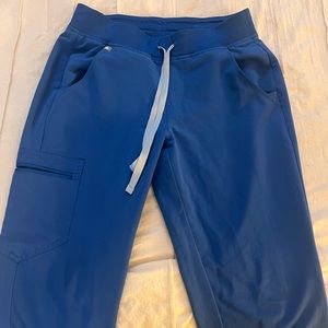 Figs Royal Blue xs catarina one pocket top and small Zamora jogger set